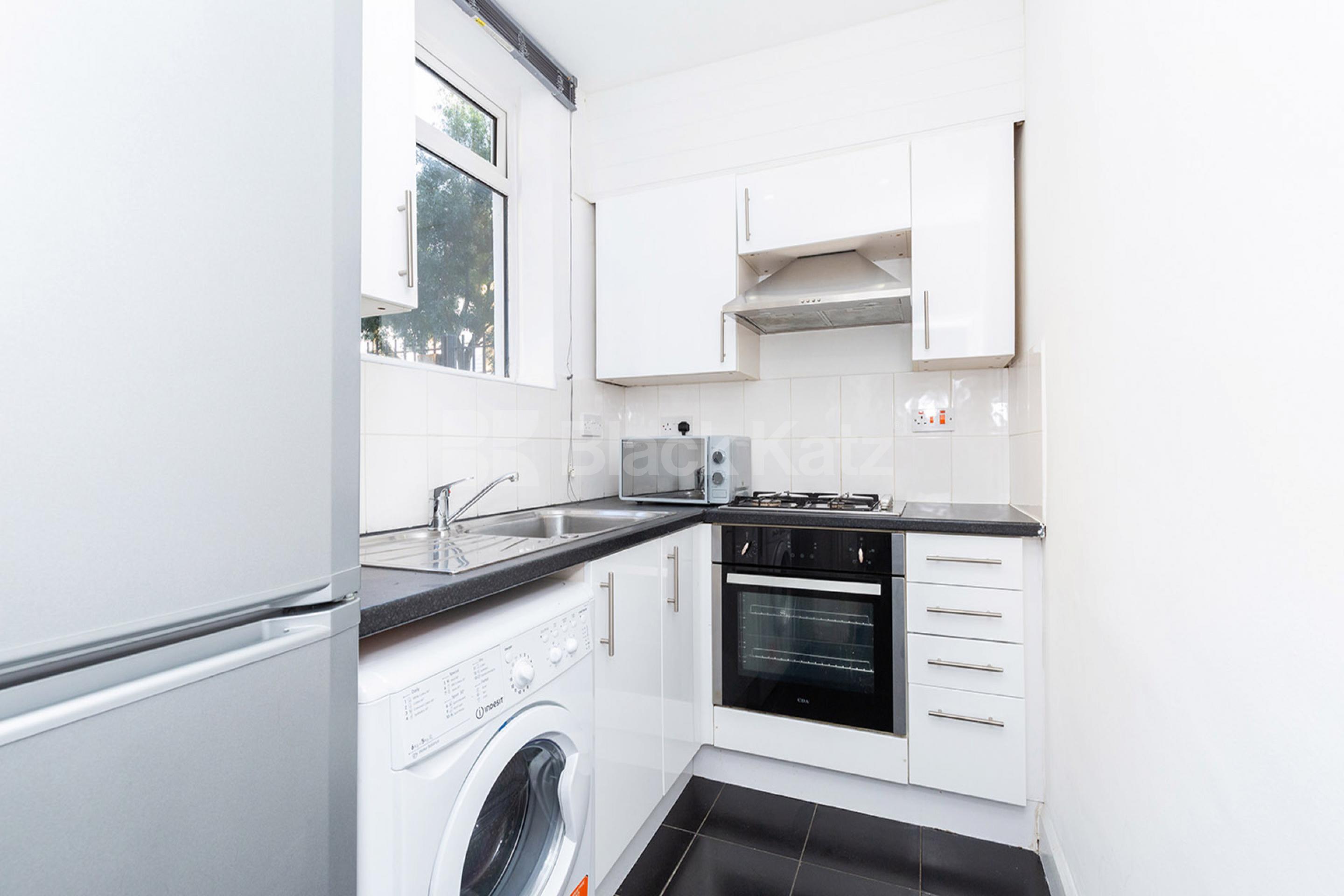 Three double bedroom property with modern kitchen and spacious lounge Damien Street, Whitechapel E1